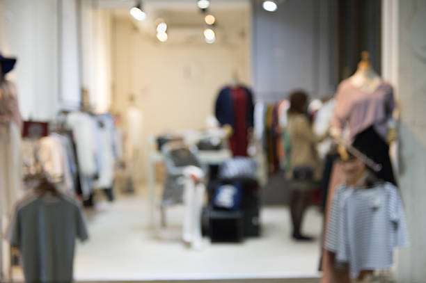 istock De focused/Blur image of boutique window with dressed mannequins. 621613352