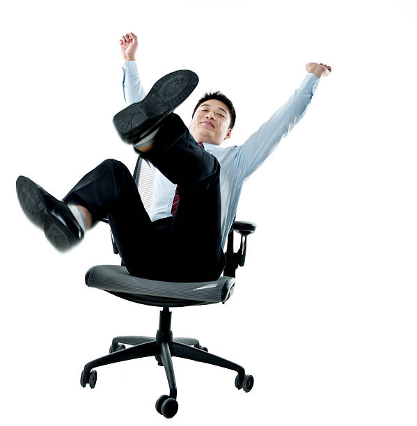 의자에 앉아 흥분 사업가 - office chair cheering ecstatic success 뉴스 사진 이미지