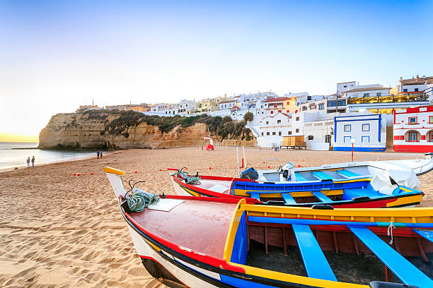 bellissima spiaggia a carvoeiro, algarve, portogallo - portogallo foto e immagini stock