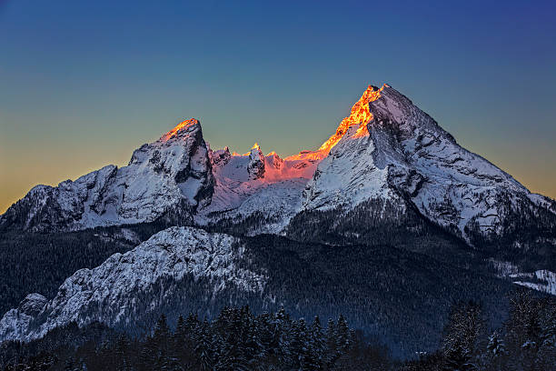 watzmann bei sunrise in winter - sunrise european alps mountain alpenglow stock-fotos und bilder