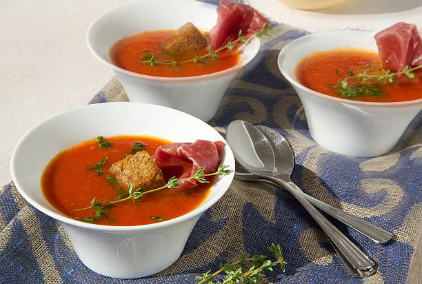 zuppa di crema di pomodoro con bresaola e timo - bresaola foto e immagini stock
