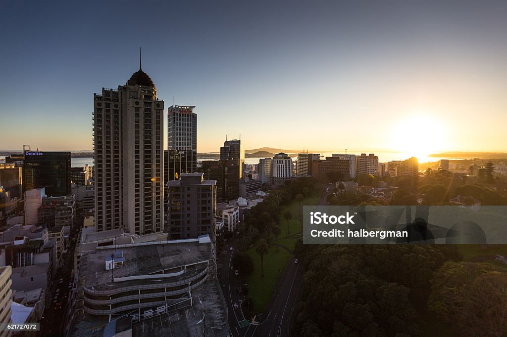 Early Morning in Auckland Near Albert Park From Above The sun rising over Waitemata Harbour, shingng on the tall buildings of Auckland City Centre, seen from high up. Albert Park Stock Photo
