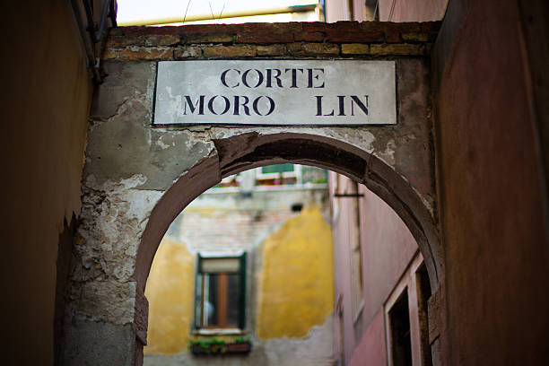 istock Venice Street Sign 621728438
