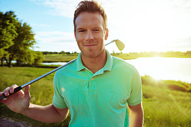 golf "putts" me in a good mood - golf expertise professional sport men imagens e fotografias de stock