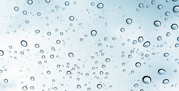 gotas de chuva em vidro - drop window water fog - fotografias e filmes do acervo