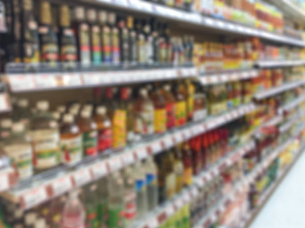istock Supermarket shelf defocus background 621847734