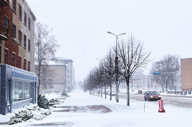 istock Snowfall in the city streets 621857162
