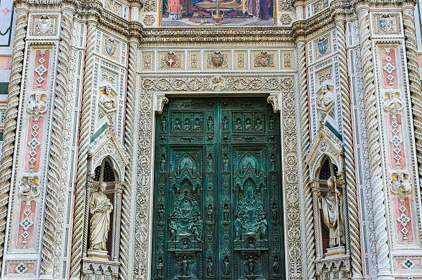 fasadowe drzwi duomo (katedra we florencji), florencja, włochy. - florence italy obrazy zdjęcia i obrazy z banku zdjęć