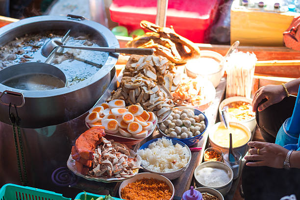 istock Damnoen Saduak floating market 621930100