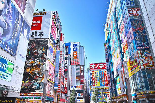 szenevordem vor dem bahnhof akihabara - bahnhof akihabara stock-fotos und bilder