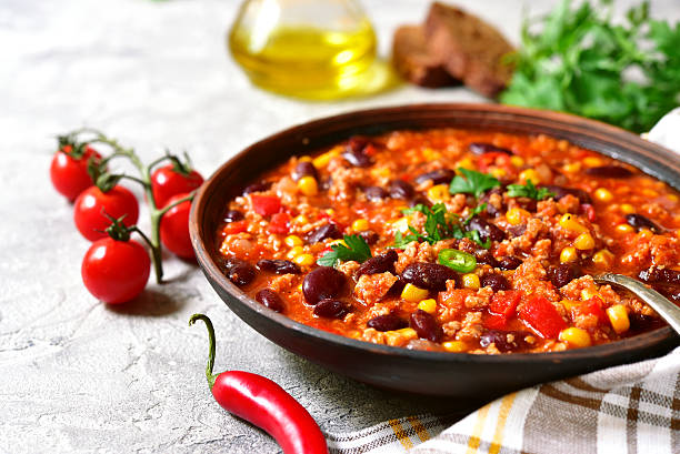 chili con carne-번자체 보관통 멕시코 요리를 즐길 수 있습니다. - sweet chili 뉴스 사진 이미지