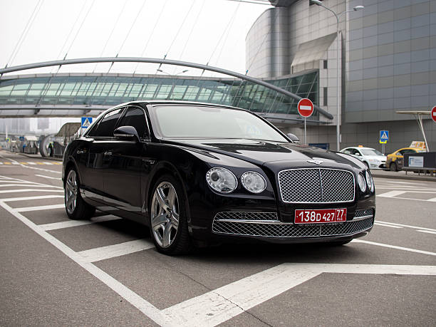 executive car bentley flying spur z tablicami dyplomatycznymi - sheremetyevo zdjęcia i obrazy z banku zdjęć