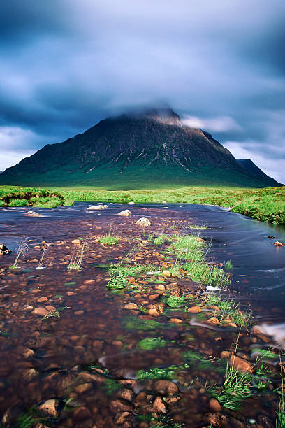 Buachaille Etive Mor Scenic The River Etive makes its way across the expanse of Glen Coe, deep in the Highlands of Scotland. The grand form of  Buachaille Etive Mor looms in the distance. etive river photos stock pictures, royalty-free photos & images