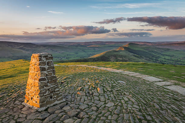 luz da noite sobre great ridge - mam tor - fotografias e filmes do acervo