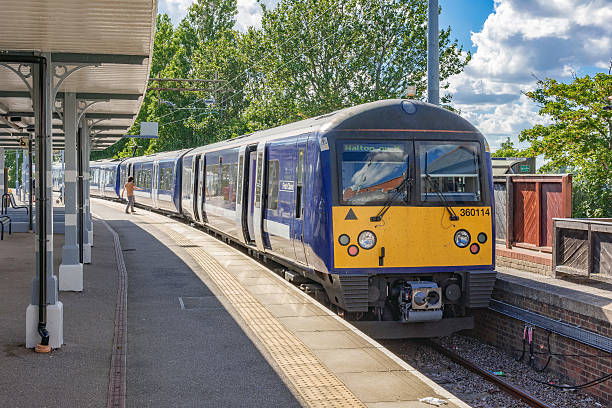 trem classe 360 desiro na estação walton-on-the-naze - greater london fotos - fotografias e filmes do acervo