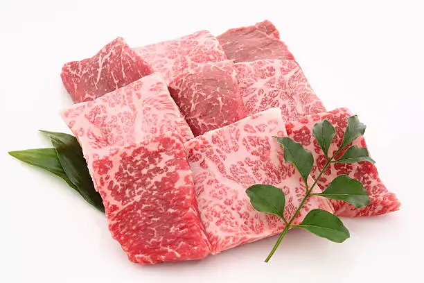 It is assorted Kobe beef. There is also a version taken with the lever and a version on a black plate.