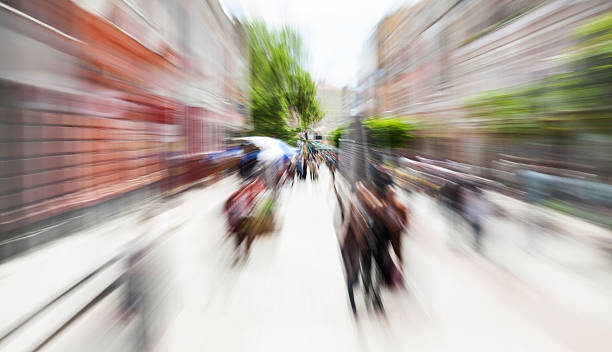 pedestrian street motion zoom blurred background - wolk imagens e fotografias de stock