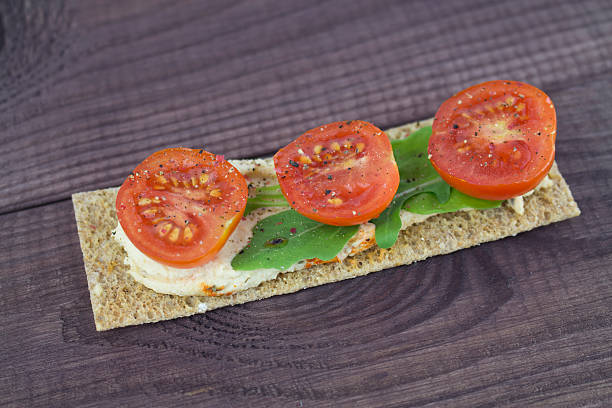 istock Snack with hummus, tomatoes and arugula 622190936