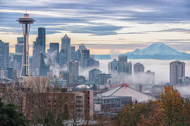 istock Early Morning Fog Seattle 622193408