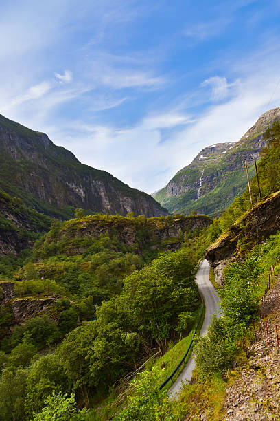 flam en norvège - norway snake street construction photos et images de collection