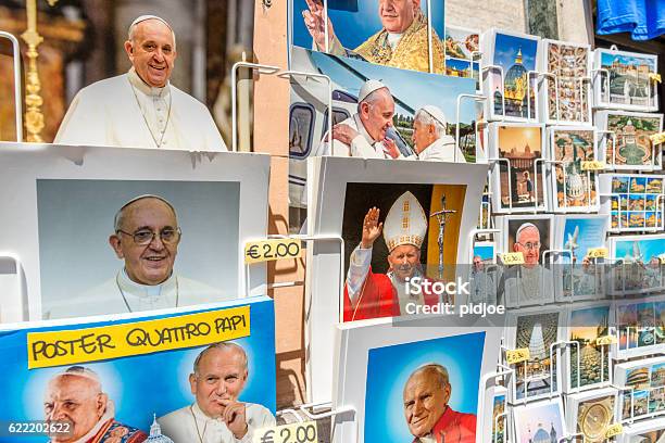 Papa Souvenir A Roma - Fotografie stock e altre immagini di Papa Francesco - Papa Francesco, Capitali internazionali, Cartolina postale