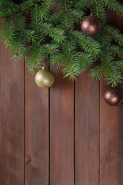 sfondo albero di natale con giocattoli - хвоя foto e immagini stock