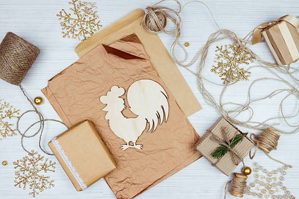 クリスマス休暇の準備 - wrapped package string box ストックフォトと画像