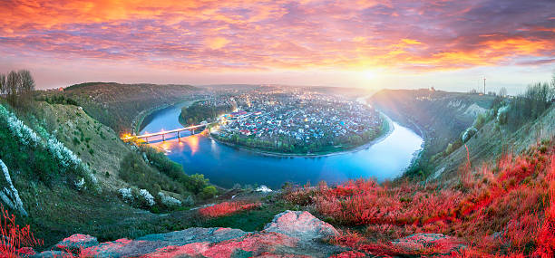 istock Zaleshiki - Horseshoe Dniester 622220454
