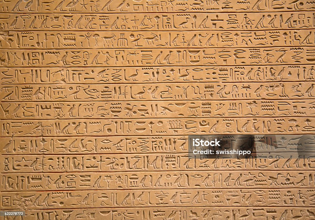 Hieroglyphs on the wall - Royaltyfri Hieroglyfer Bildbanksbilder