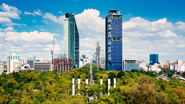 panoramiczny widok z lotu ptaka na panoramę meksyku - paseo de la reforma zdjęcia i obrazy z banku zdjęć