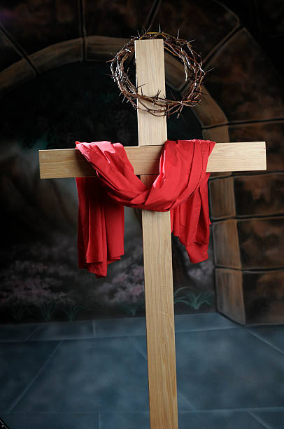 istock Cross With Crown Of Thorns 622291032