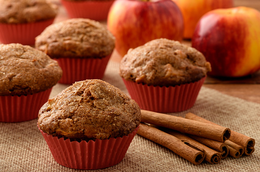 Sweet muffins with apples and cinnamon.