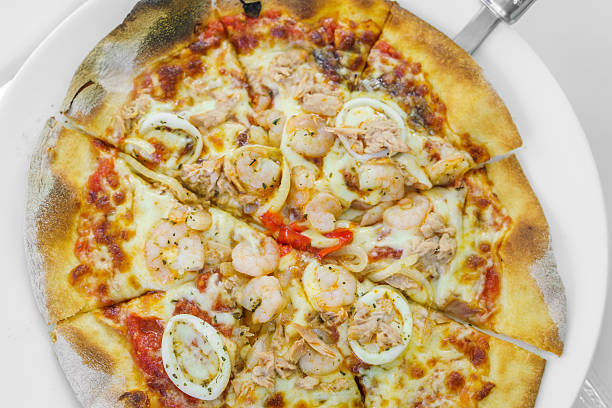 istock Seafood Italian Pizza 622313026