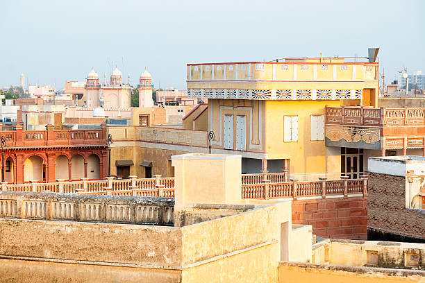 maisons colorées à bikaner, vue surélevée au crépuscule, rajasthan, inde - bikaner photos et images de collection
