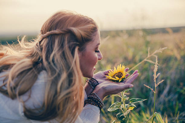 beautiful womanl with sunflower outdoors - new age music imagens e fotografias de stock
