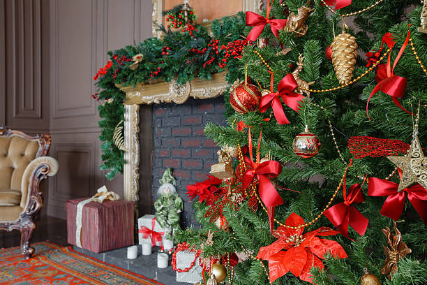 istock Calm image of interior Classic New Year Tree decorated in 622452972