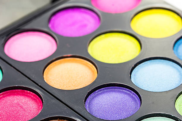 макияж коллаж - face powder make up cosmetics eyeshadow стоковые фото и изображения
