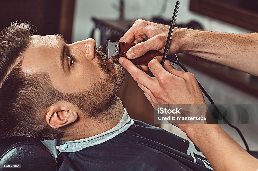 Hipster Kunden Besuch von Friseur - Lizenzfrei Herrenfriseursalon Stock-Foto