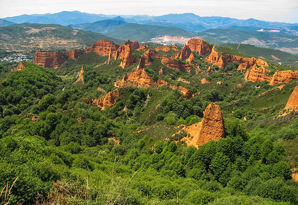Beautiful and unique red rock formations at Las Medulas, Spain Landscape with beutiful and unique red rock formations at Las Madulas in Spain medulla stock pictures, royalty-free photos & images