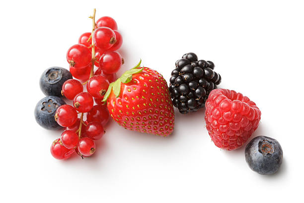 obst : erdbeere, himbeere, heidelbeere und brombeere und roter johannisbeere - strawberry fruit isolated freshness stock-fotos und bilder