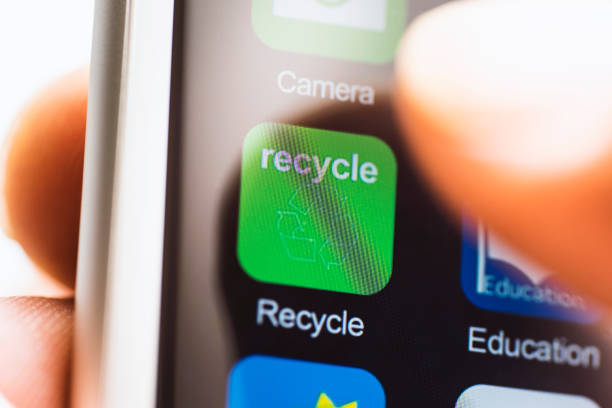 istock Hand touching recycle app icon on smartphone screen 622802284