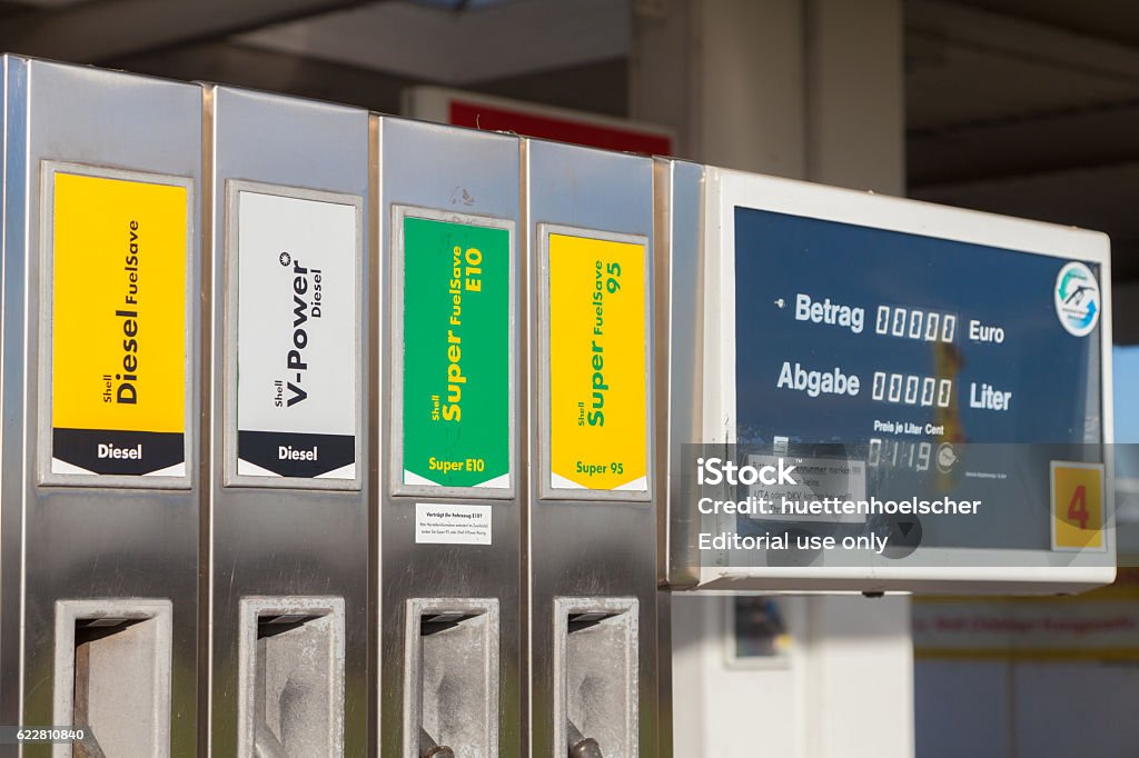 Shell Gas Station Sign Stock Photo - Download Image Now - Diesel Fuel ...