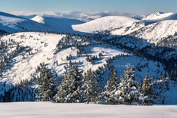 istock Vew of the Khamar-Daban ridge 622903066