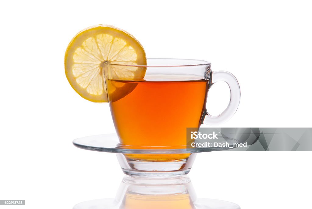 Tasse Tee mit Zitronenscheibe isoliert auf weißem Hintergrund - Lizenzfrei Aromatherapie Stock-Foto