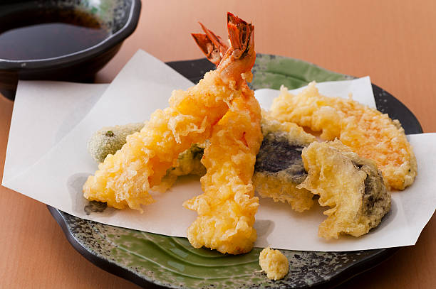 天ぷら、日本の伝統料理 - 揚げ物 ストックフォトと画像