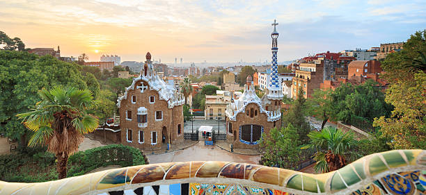 famous park guell, spanien - parc guell stock-fotos und bilder