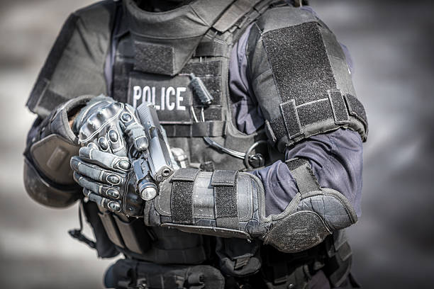 istock SWAT Police Officer Against Brick Wall 622968418