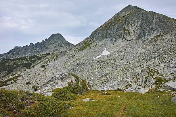 istock Clouds over Dzhangal and Momin Dvor peaks, Pirin mountain 622971048