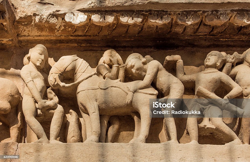 Intimes Leben der alten Menschen, Khajuraho Tempel, Indien. UNESCO-Stätte - Lizenzfrei Indien Stock-Foto