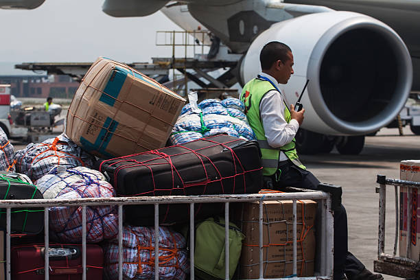 port lotniczy katmandu - luggage cart airport luggage cargo container zdjęcia i obrazy z banku zdjęć
